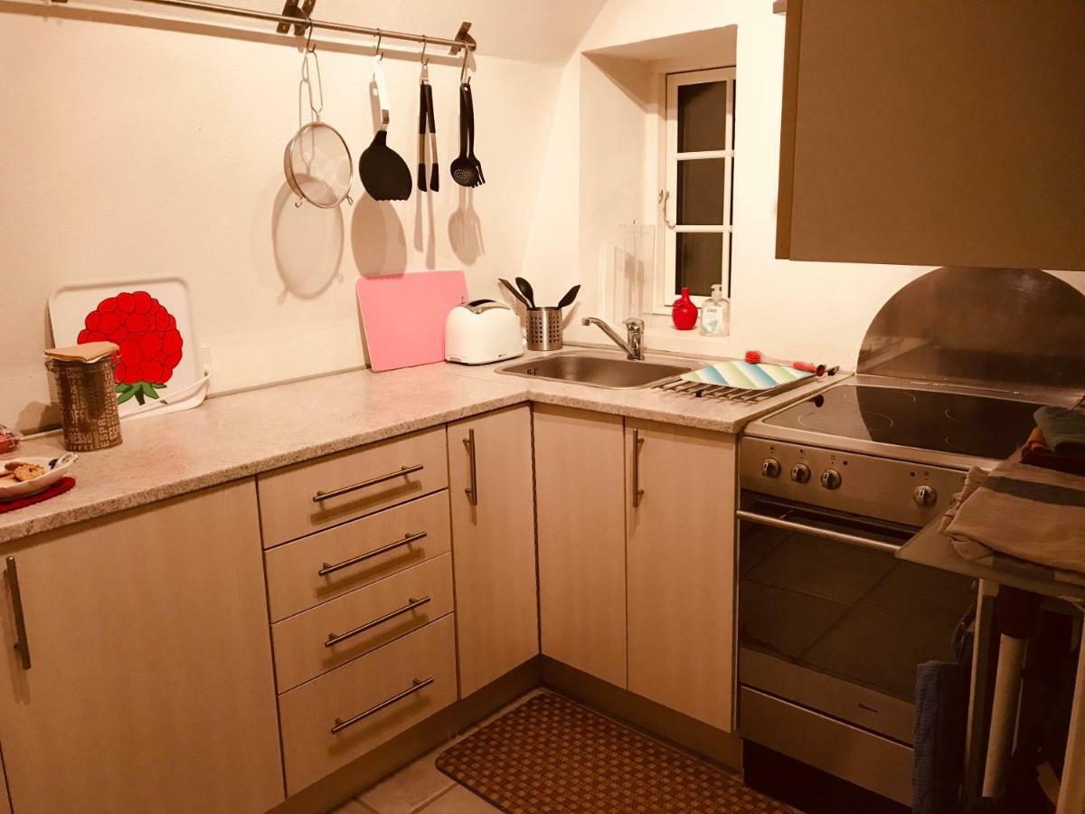 Centralt I Gentofte I 2 Plan, Ved S-Tog Og Busser Luaran gambar